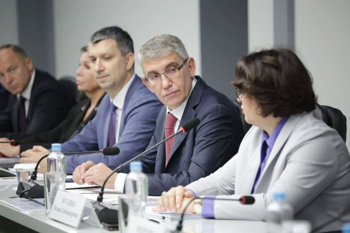 Дмитрий Миляев — педагогам: «Вы — оплот и кузница будущего нашей страны» Дмитрий Миляев — педагогам: «Вы — оплот и кузница будущего нашей страны»