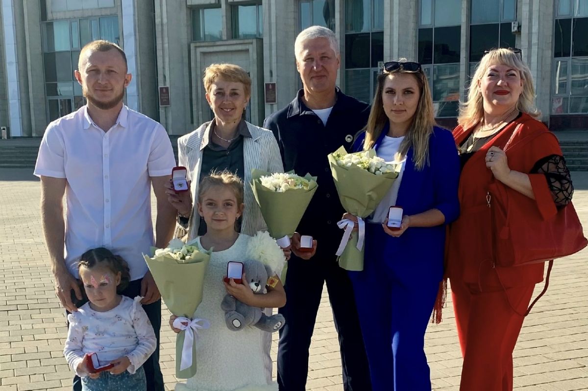 Пятеро дончан получили знаки отличия ГТО из рук Дмитрия Миляева Пятеро дончан получили знаки отличия ГТО из рук Дмитрия Миляева