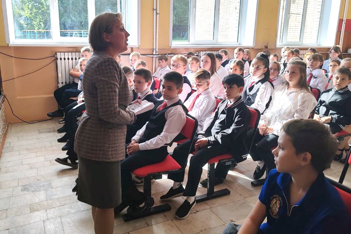 Донским школьникам рассказали о пользе семейного чтения Донским школьникам рассказали о пользе семейного чтения