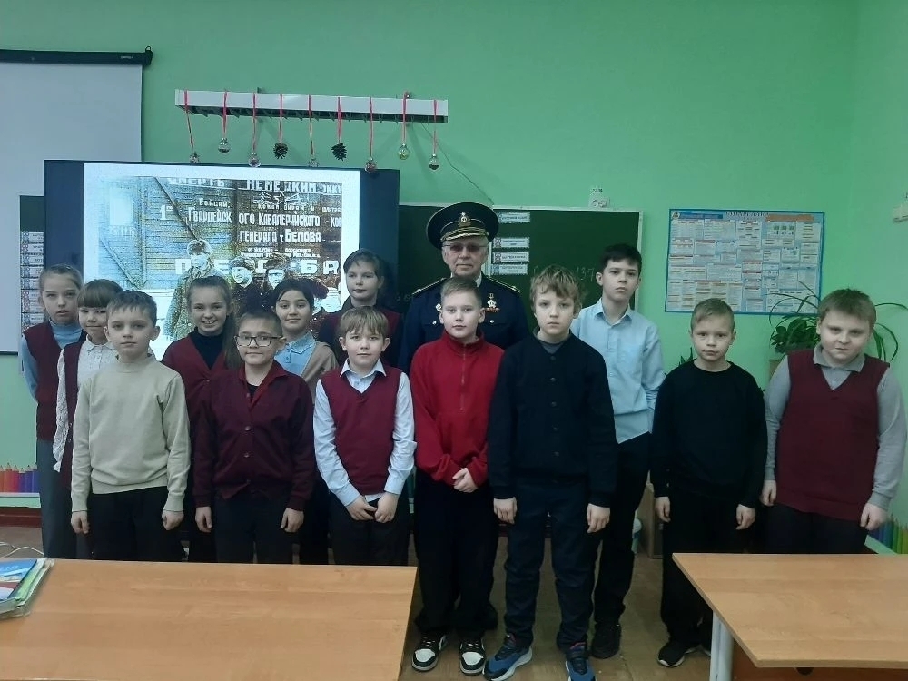 В Донском прошёл час патриотизма «Нашей памяти священные места» В Донском прошёл час патриотизма «Нашей памяти священные места»