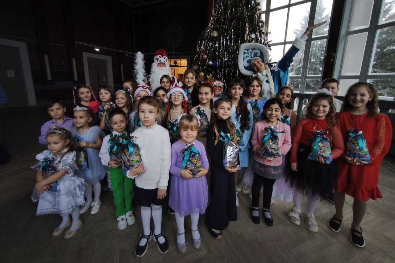 В микрорайоне Северо-Задонске прошёл «Новогодний музыкальный переполох» В микрорайоне Северо-Задонске прошёл «Новогодний музыкальный переполох»