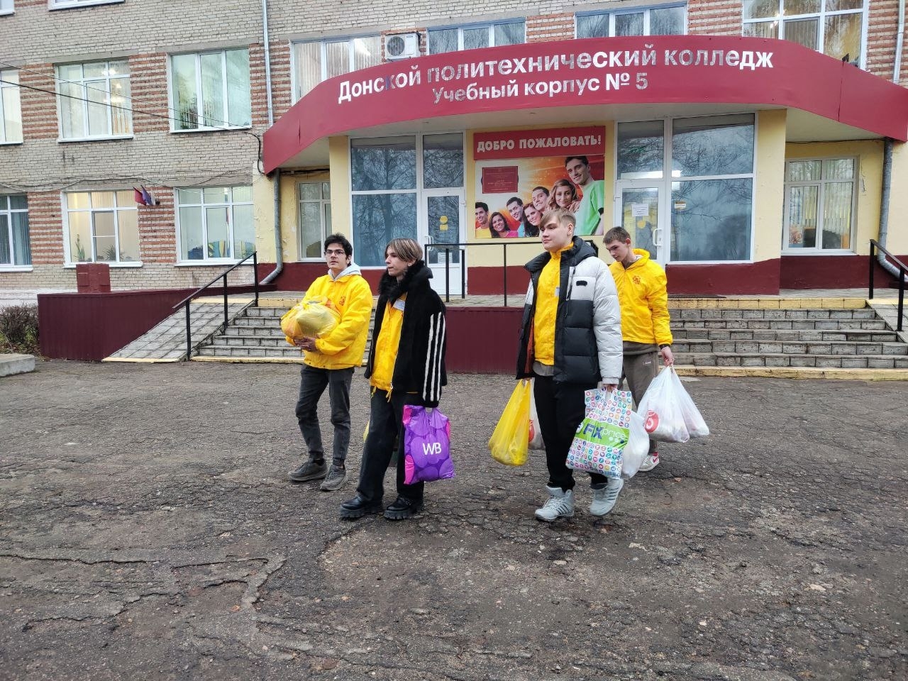 Донские студенты собрали продукты для приготовления обедов для военнослужащих