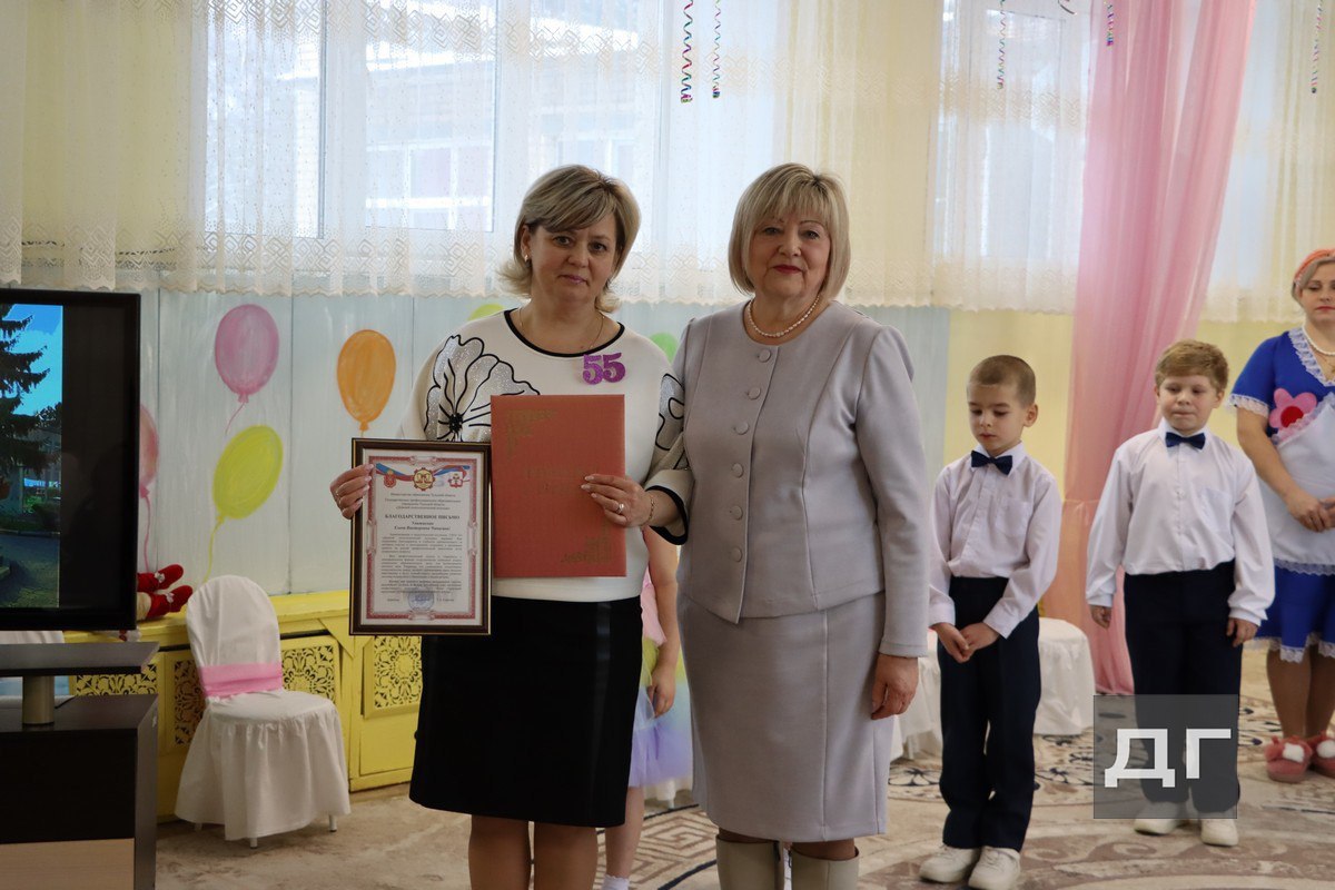 Почетные гости поздравили сотрудников и воспитанников детского сада № 27 с юбилеем Почетные гости поздравили сотрудников и воспитанников детского сада № 27 с юбилеем