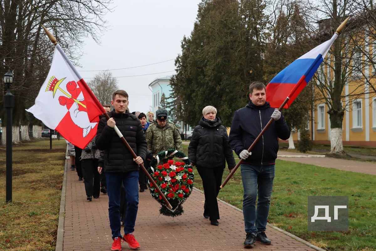 В Донском в День Неизвестного солдата почтили память защитников Родины В Донском в День Неизвестного солдата почтили память защитников Родины