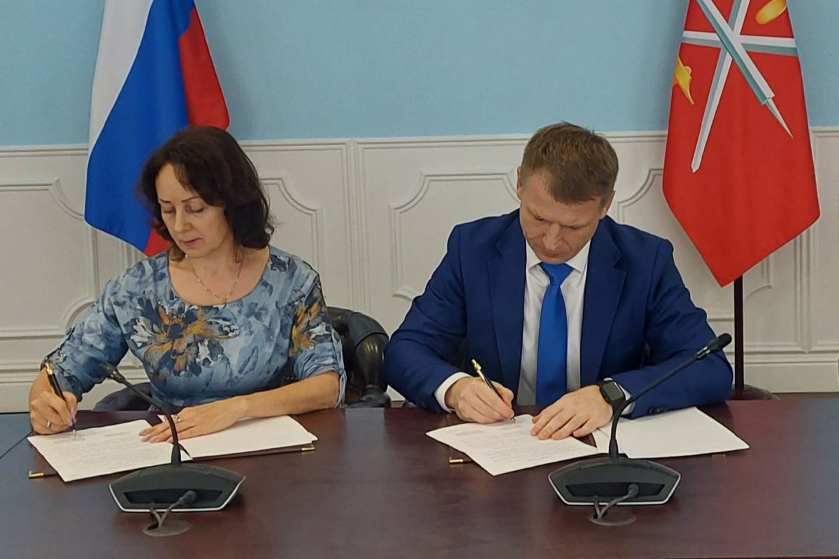 Александр Головин и Анна Бондаренко подписали соглашение о сотрудничестве Александр Головин и Анна Бондаренко подписали соглашение о сотрудничестве