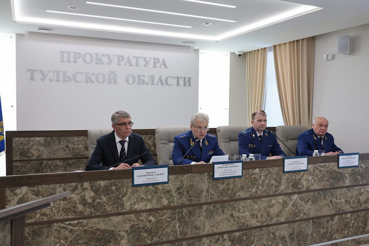 Дмитрию Миляеву представили нового прокурора Тульской области Дмитрию Миляеву представили нового прокурора Тульской области