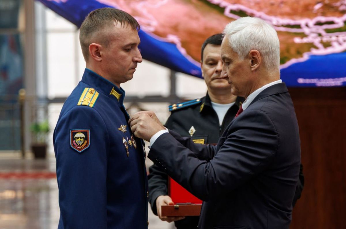 Полковник Андрей Стрижак удостоен звания Героя России Полковник Андрей Стрижак удостоен звания Героя России