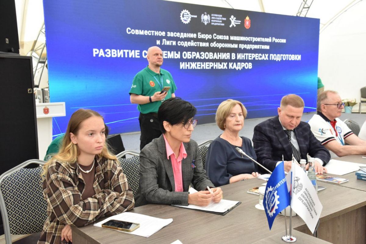 Директор Фонда им. Дмитрия Коноплева представил инициативы по подготовке инженерных кадров Директор Фонда им. Дмитрия Коноплева представил инициативы по подготовке инженерных кадров