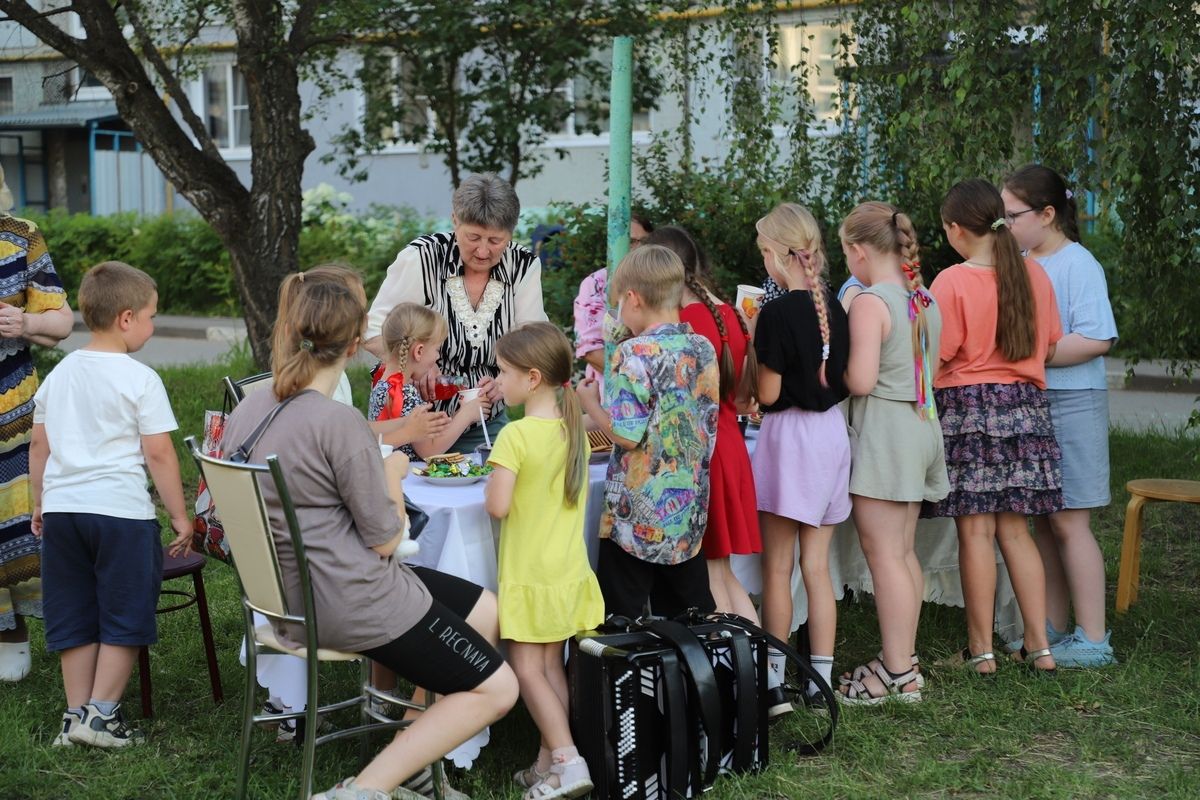 В Северо-Задонске прошел семейный праздник «В кругу любимых и родных» В Северо-Задонске прошел семейный праздник «В кругу любимых и родных»