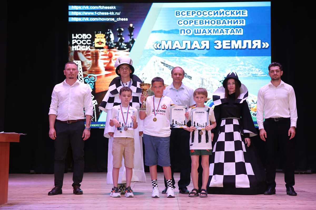 Юные шахматисты из Донского достойно представили свой города на Всероссийском шахматном фестивале Юные шахматисты из Донского достойно представили свой города на Всероссийском шахматном фестивале