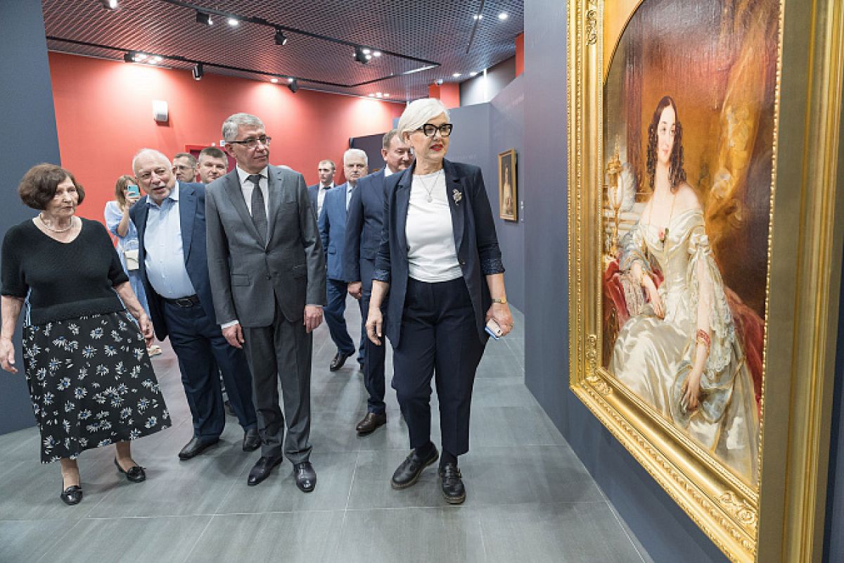 Дмитрий Миляев открыл выставку «Её величество женщина» из собраний Государственного Русского музея Дмитрий Миляев открыл выставку «Её величество женщина» из собраний Государственного Русского музея