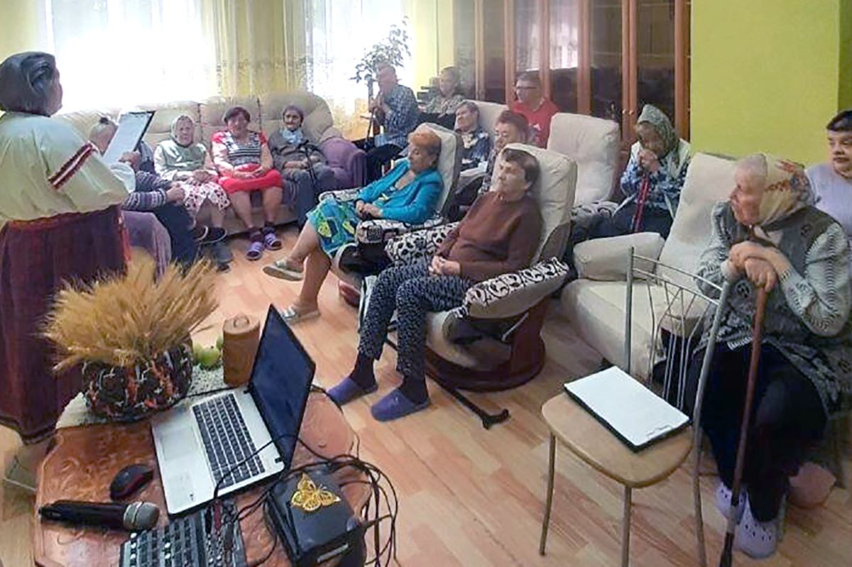 С дончанами старшего поколения поговорили об августовских Спасах С дончанами старшего поколения поговорили об августовских Спасах