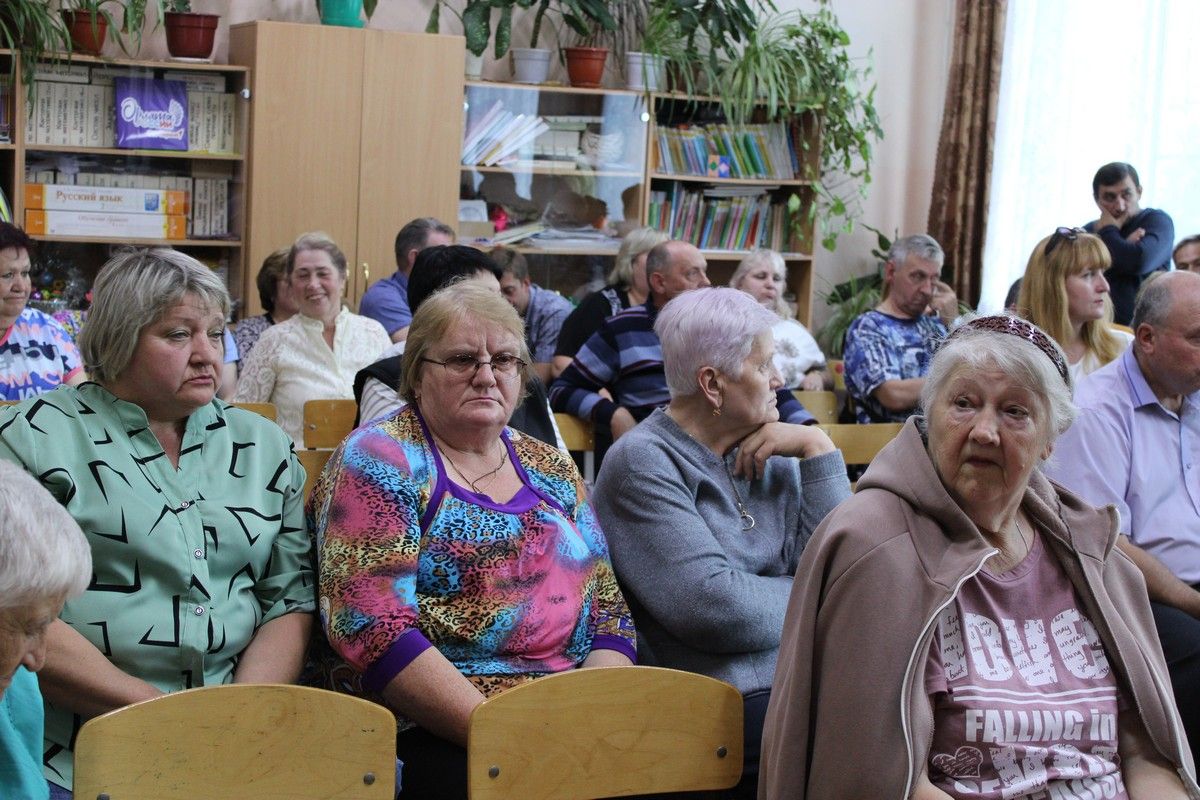 Сергей Кулик пообещал жителям Задонья отсыпку части дорог фрезерованным асфальтом Сергей Кулик пообещал жителям Задонья отсыпку части дорог фрезерованным асфальтом