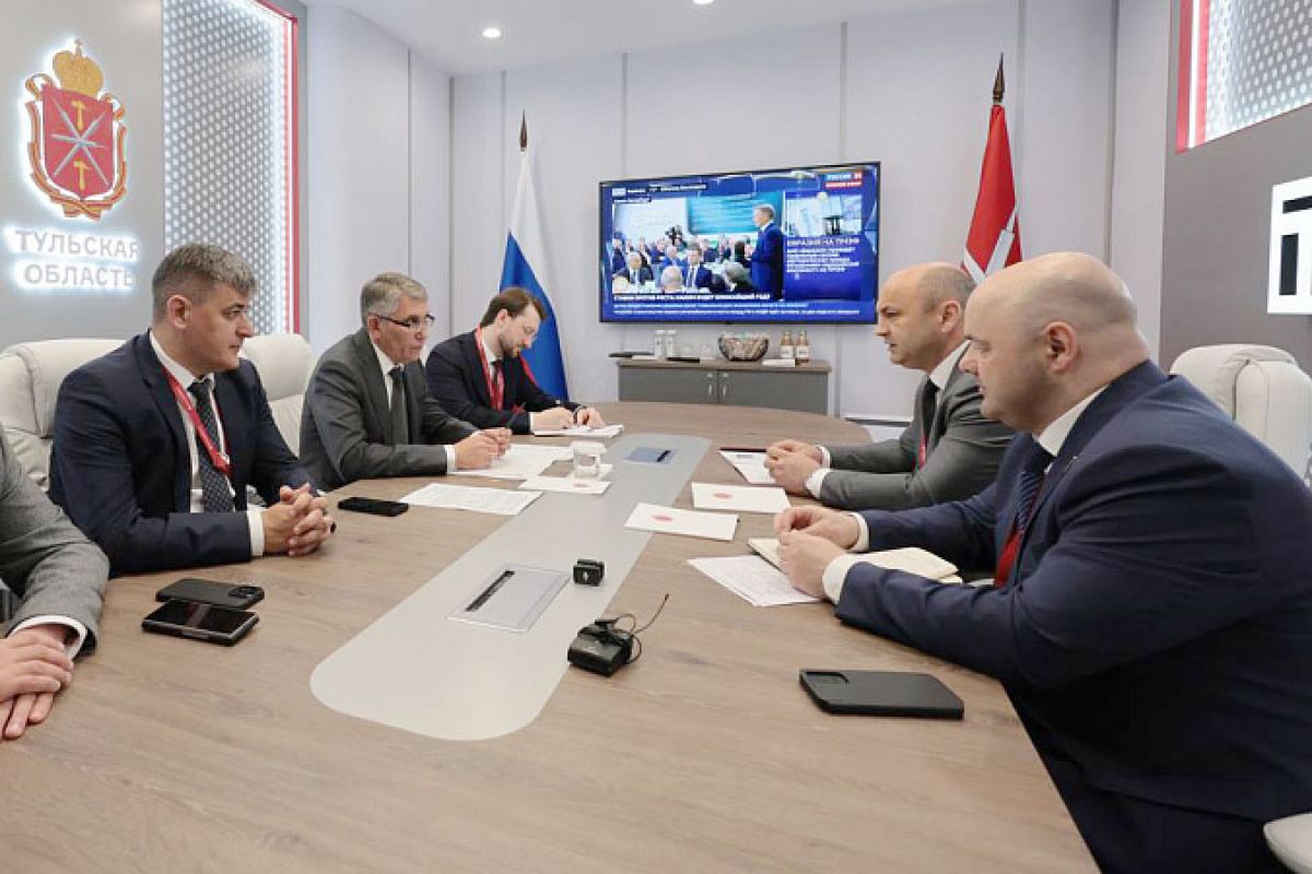 ПМЭФ-2025: Дмитрий Миляев встретился с Чрезвычайным и Полномочным Послом Белоруссии в РФ Андреем Рогожником ПМЭФ-2025: Дмитрий Миляев встретился с Чрезвычайным и Полномочным Послом Белоруссии в РФ Андреем Рогожником