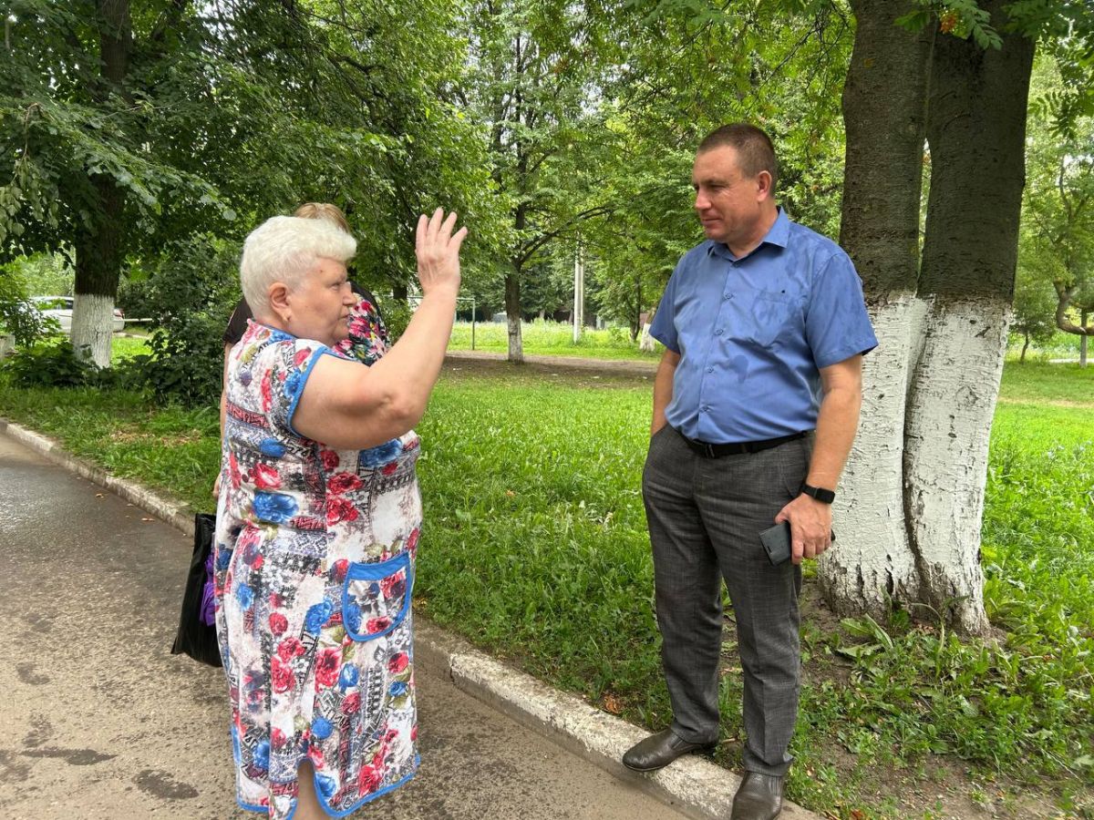 На улице Западной прошла внеплановая встреча Сергея Кулика с жителями На улице Западной прошла внеплановая встреча Сергея Кулика с жителями