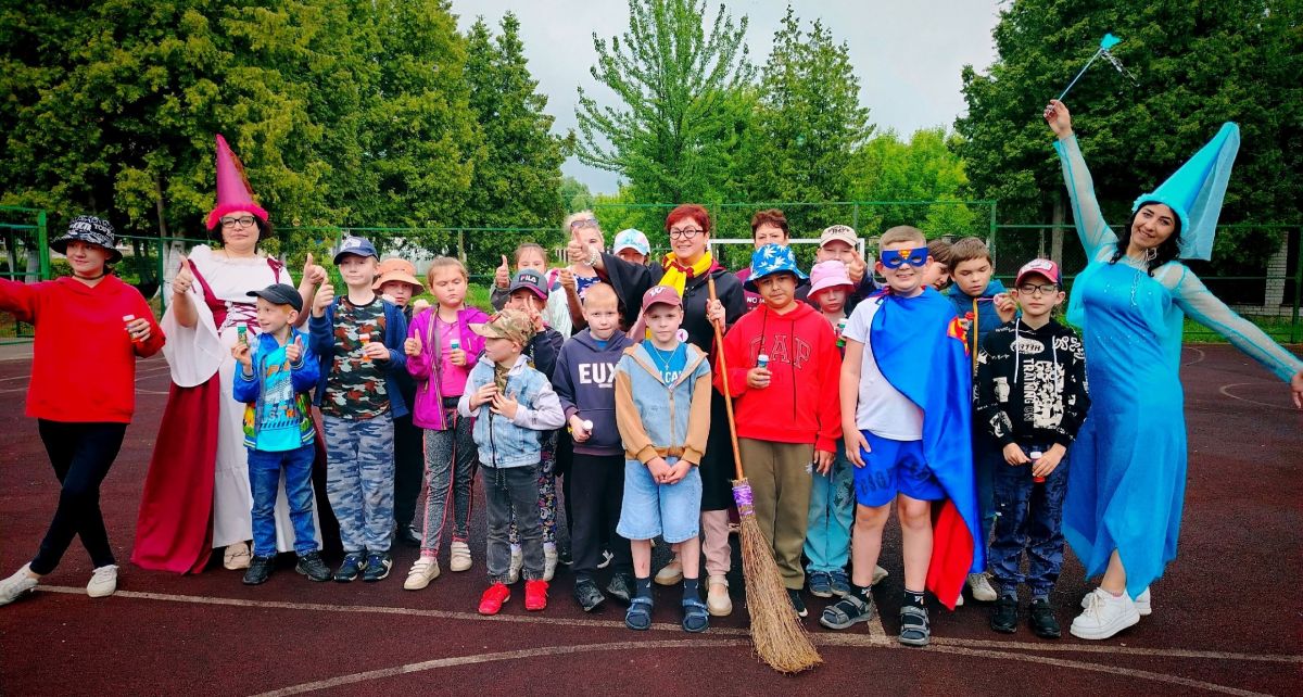 Волшебное лето детей из лагеря «Мечтатели» Волшебное лето детей из лагеря «Мечтатели»