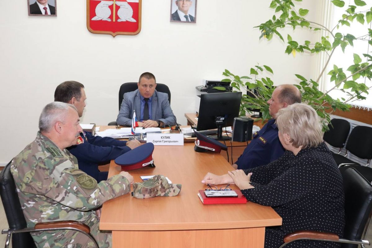 Сергей Кулик встретился с представителями казачества Сергей Кулик встретился с представителями казачества