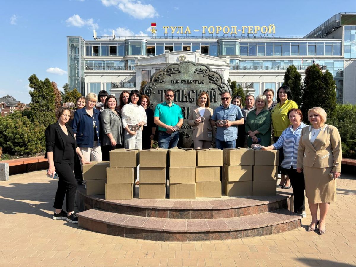 Избирком Тульской области отправил в зону СВО тысячу тульских пряников Избирком Тульской области отправил в зону СВО тысячу тульских пряников
