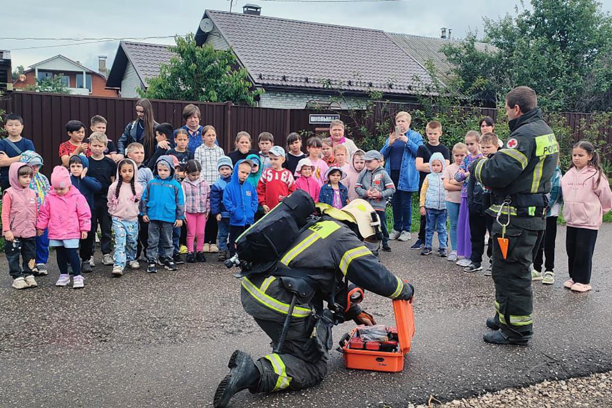 Юных дончан учат обращаться с огнем Юных дончан учат обращаться с огнем