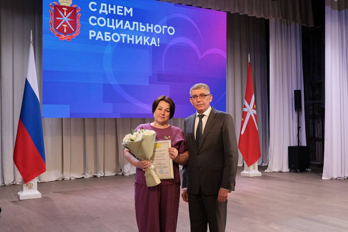 Дмитрий Миляев поздравил работников социальной сферы с профессиональным праздником Дмитрий Миляев поздравил работников социальной сферы с профессиональным праздником