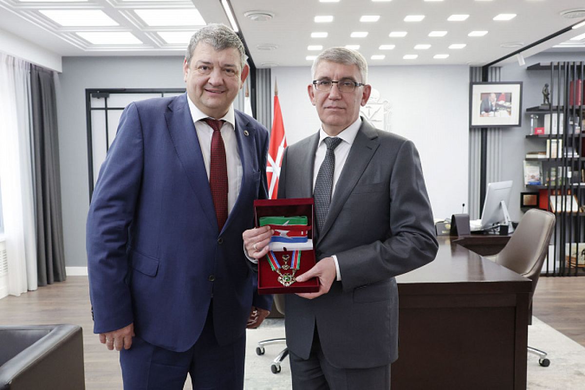 Дмитрий Миляев стал почетным гражданином городского округа Горловка Дмитрий Миляев стал почетным гражданином городского округа Горловка