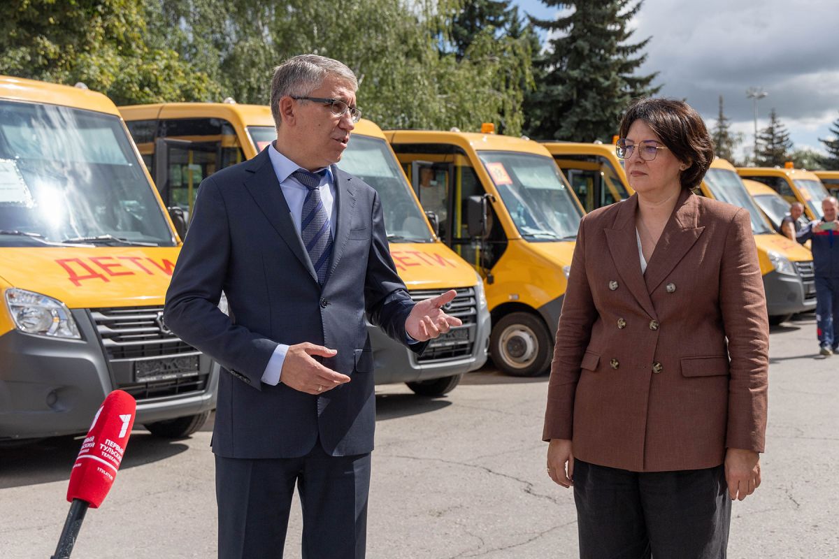 61 новый автобус передан школам Тульской области 61 новый автобус передан школам Тульской области