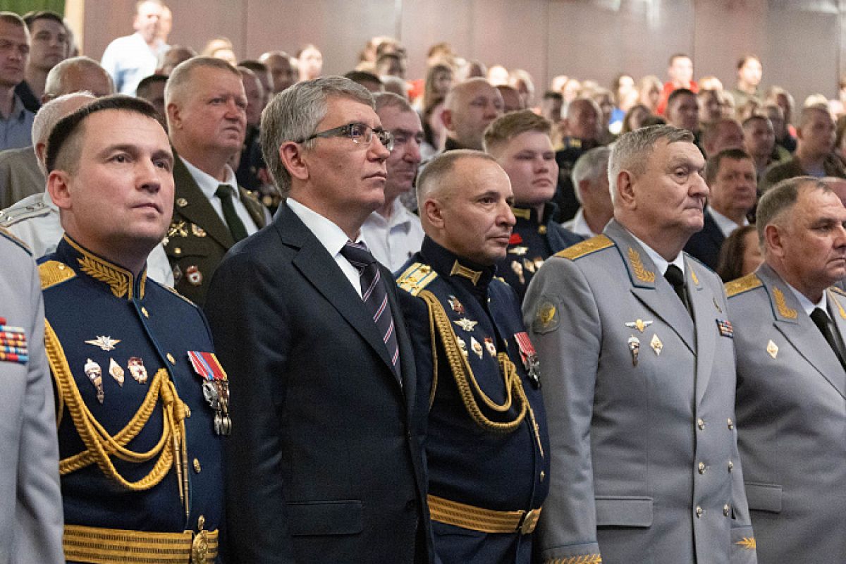 Дмитрий Миляев принял участие в церемонии вручения ордена Суворова 106-й дивизии ВДВ
