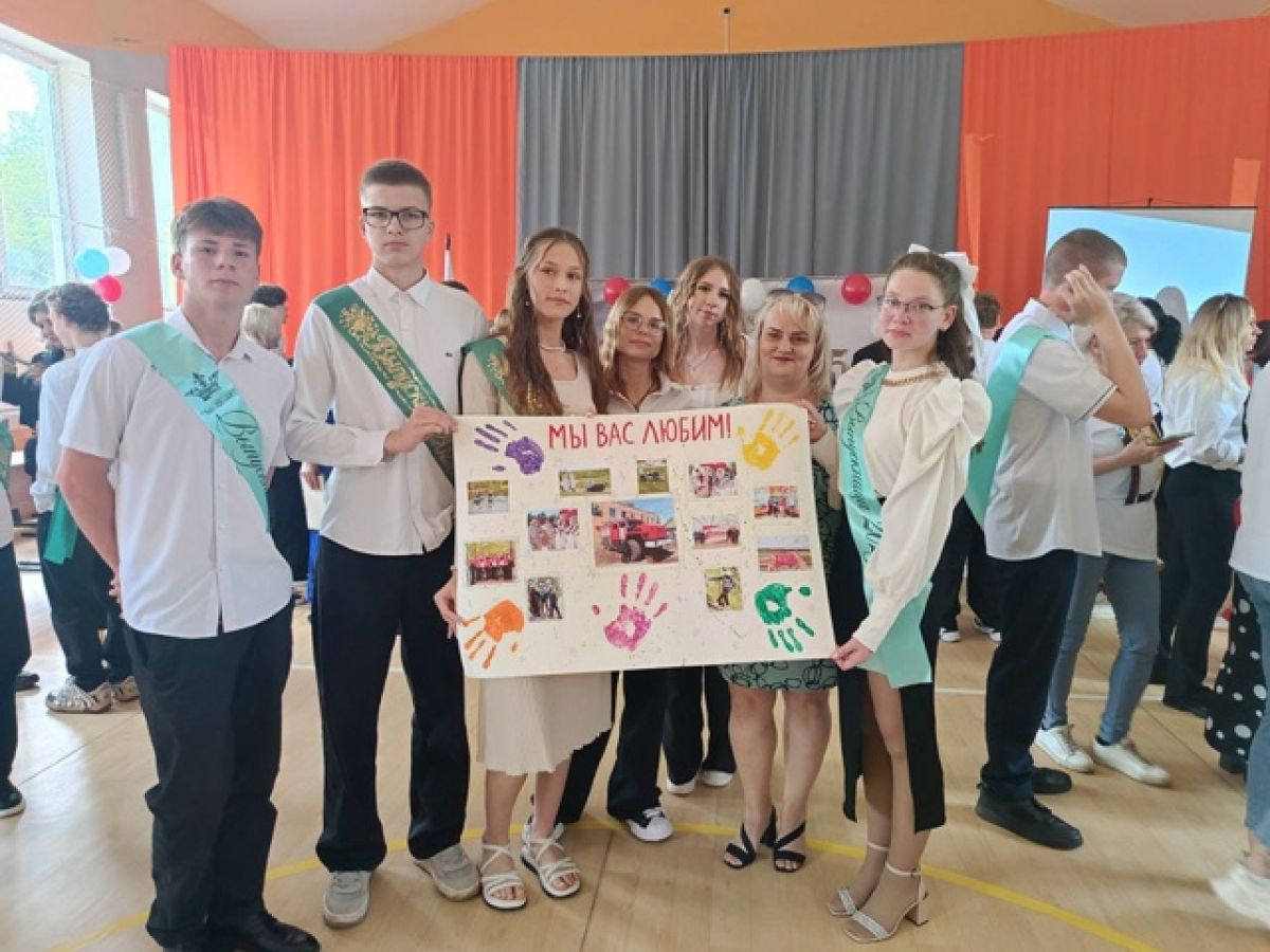 Донские школьники попрощались с детством Донские школьники попрощались с детством