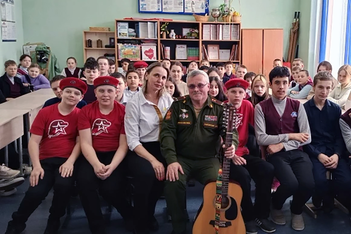Донские школьники пообщались с ветераном боевых действий