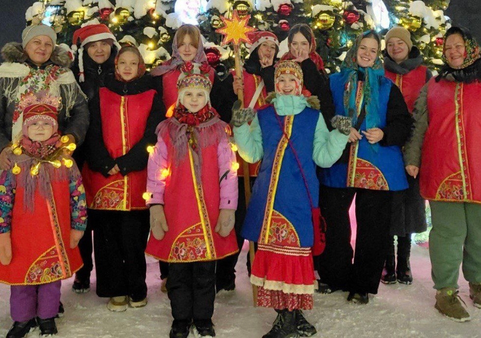 В микрорайоне Северо-Задонске «по дворам ходили Святки»