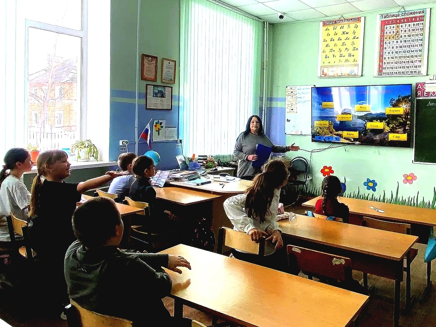 Для донских школьников прошла тематическая программа «Крым-жемчужина России» Для донских школьников прошла тематическая программа «Крым-жемчужина России»