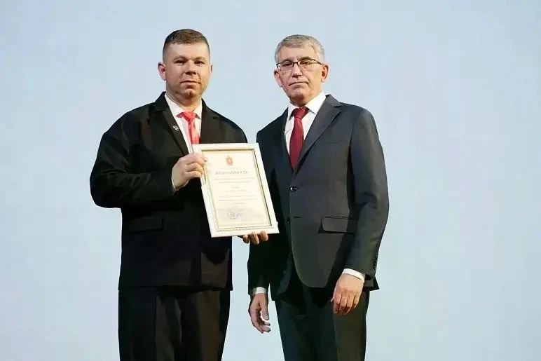 Донской педагог получил награду из рук губернатора
