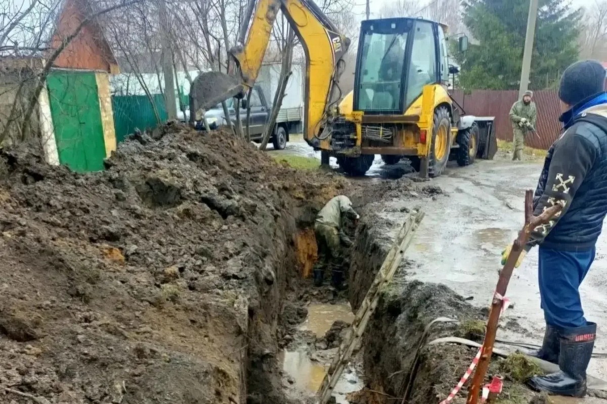 В Донском на улице Шахтной завершили ремонт трубы системы водоснабжения