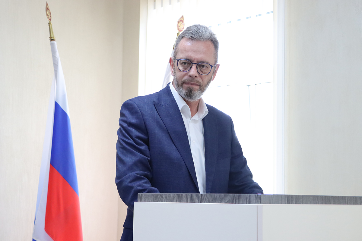 Владимир Белов доложил депутатам о результатах работы администрации в прошлом году