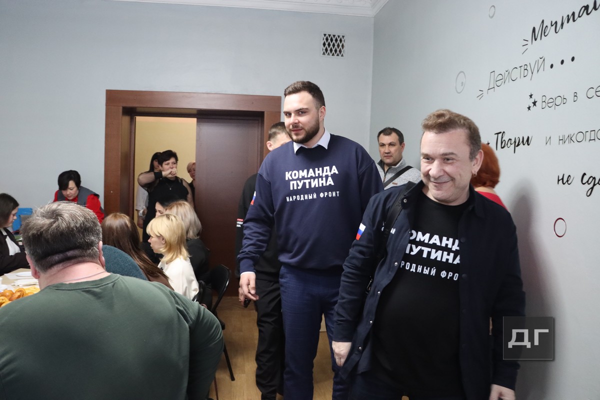 Артист Александр Морозов встретился с волонтерами Донского