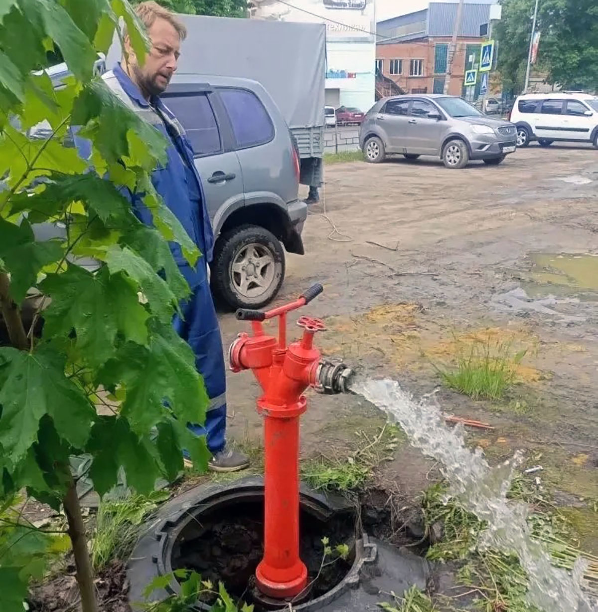 В Донском специалисты водоканала и сотрудники МЧС проводят проверку пожарных гидрантов