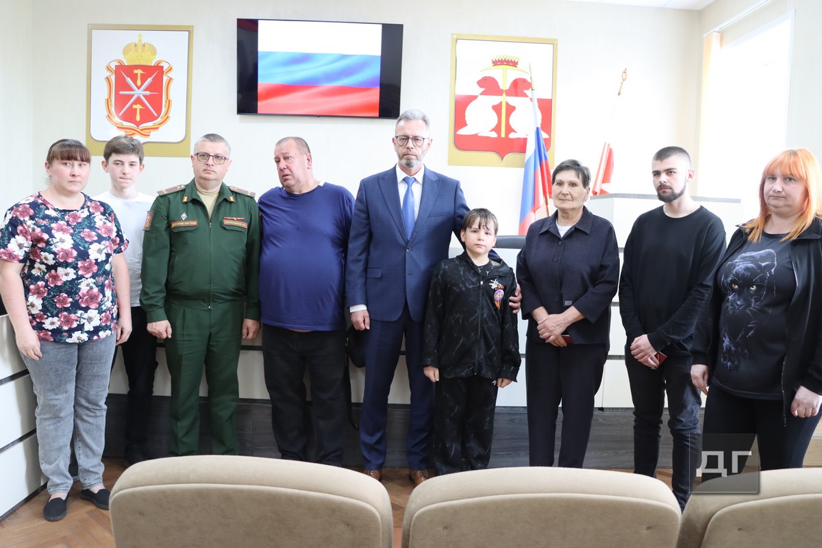 В Донском вручили награды родным погибших бойцов
