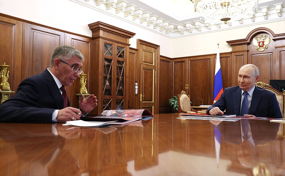 Владимир Путин встретился с Дмитрием Миляевым Владимир Путин встретился с Дмитрием Миляевым