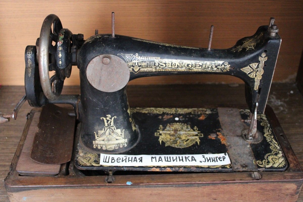 168 лет назад была изобретена простая и компактная швейная машинка 168 лет назад была изобретена простая и компактная швейная машинка