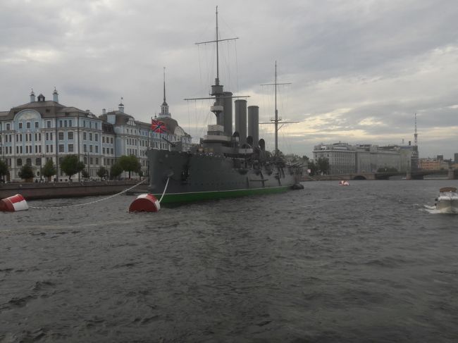 75 лет назад в Санкт-Петербурге поставлен на вечную стоянку крейсер «Аврора»