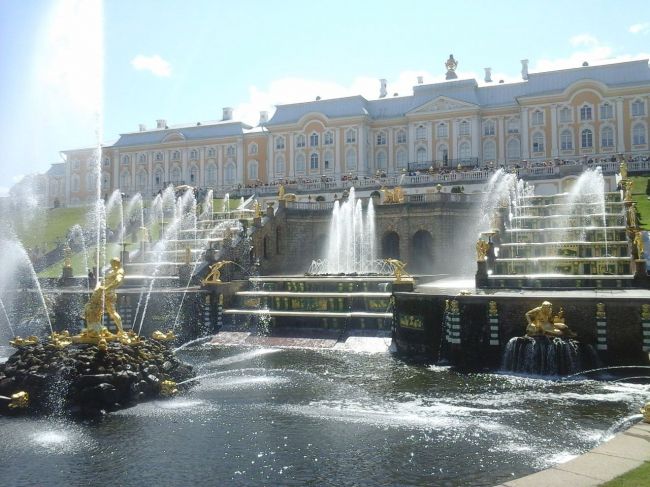 76 лет назад в Петродворце вновь открыт фонтан «Самсон»