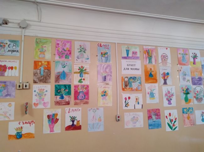 В Северо-Задонске работает выставка рисунков «Букет для мамы» В Северо-Задонске работает выставка рисунков «Букет для мамы»