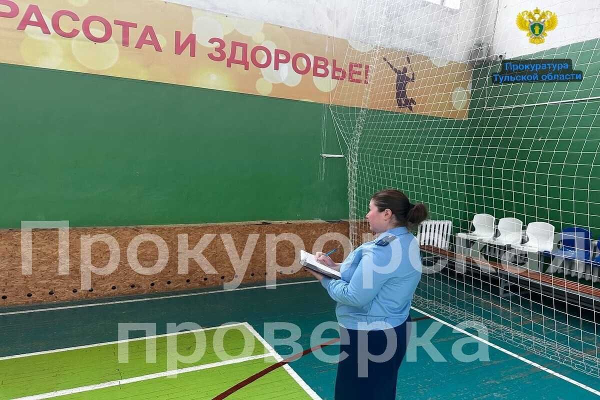 В Плавске на соревнованиях по стрельбе пуля отрикошетила от стены и попала в глаз школьнице В Плавске на соревнованиях по стрельбе пуля отрикошетила от стены и попала в глаз школьнице