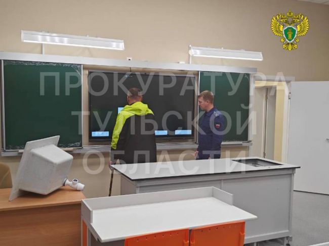 В новой школе Донского укомплектовывают классы необходимым оборудованием