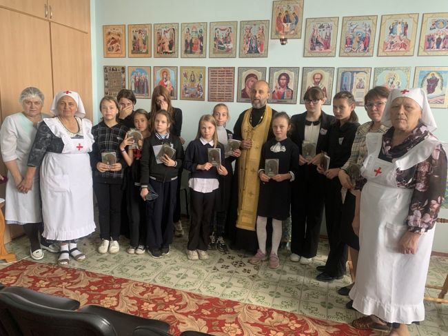 Школьники Донского познакомились с сёстрами милосердия