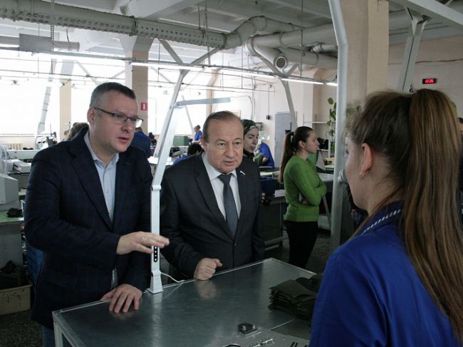 На донской фабрике выпускают обувь для участников СВО На донской фабрике выпускают обувь для участников СВО