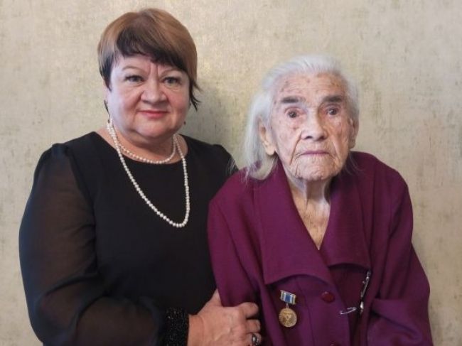 Галина Алёшина: «На таких, как Александра Ивановна, сегодня равняются участники военной спецоперации» Галина Алёшина: «На таких, как Александра Ивановна, сегодня равняются участники военной спецоперации»