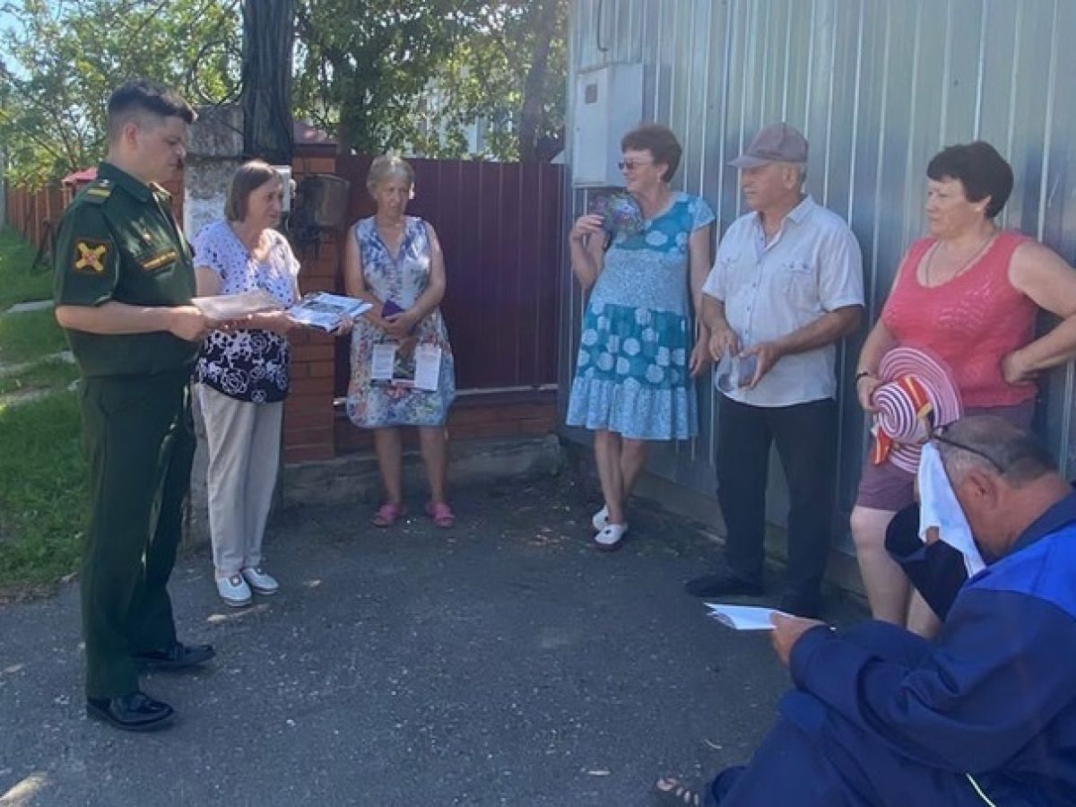 Жителей Белевского района информируют о преимуществах службы по контракту Жителей Белевского района информируют о преимуществах службы по контракту