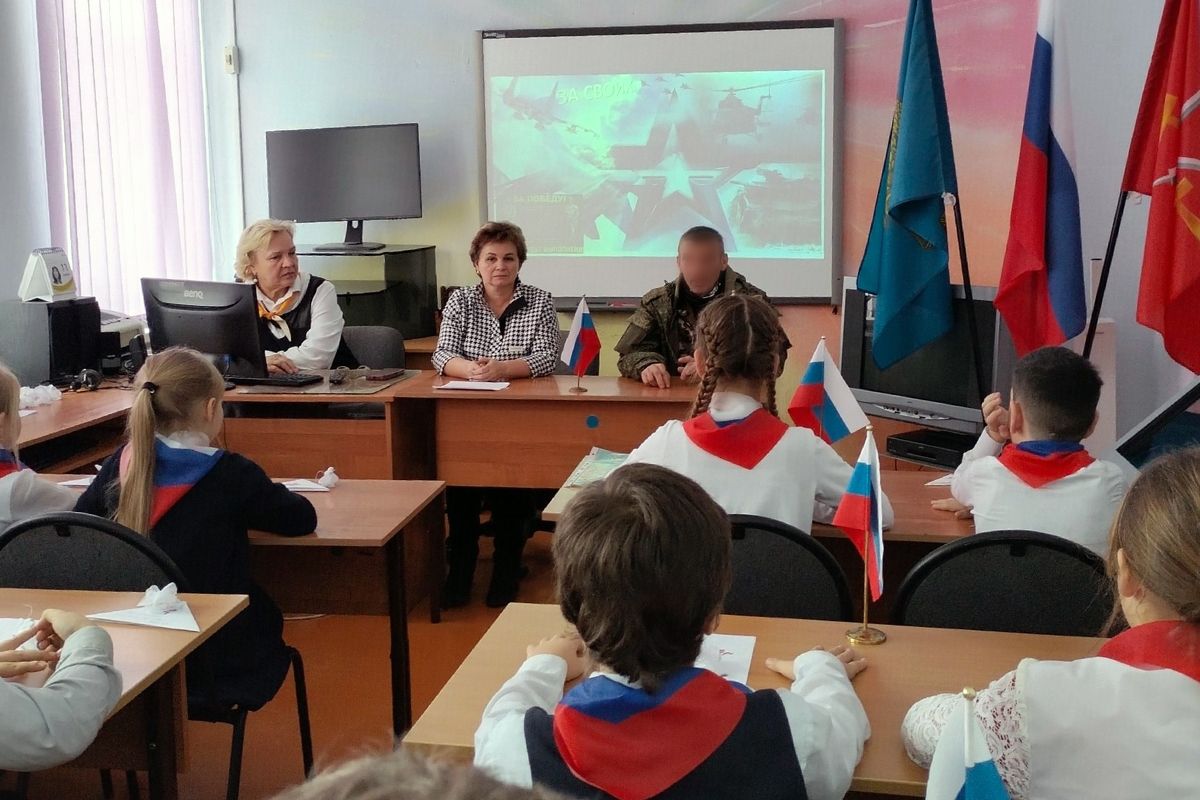 Боец СВО побывал в гостях у белёвских школьников Боец СВО побывал в гостях у белёвских школьников