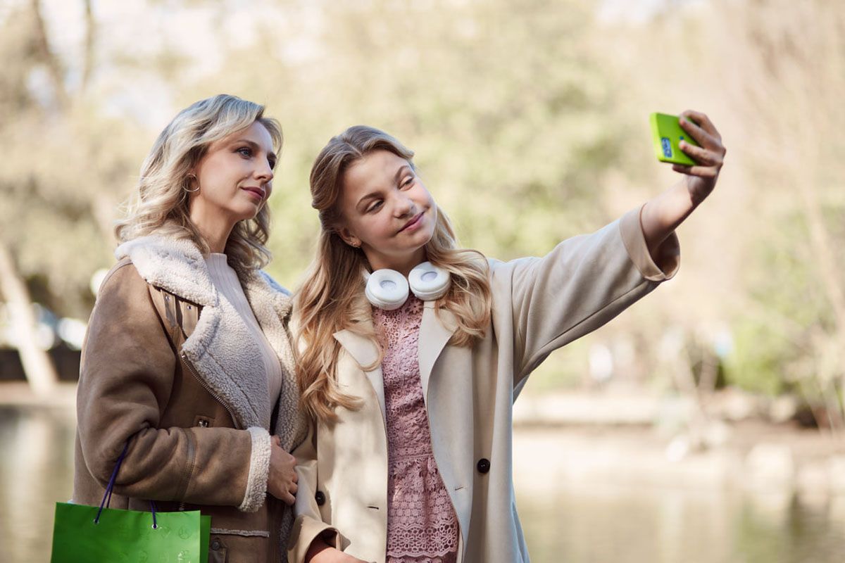 Смартфоны с ИИ догоняют фоторедакторы по росту популярности Смартфоны с ИИ догоняют фоторедакторы по росту популярности